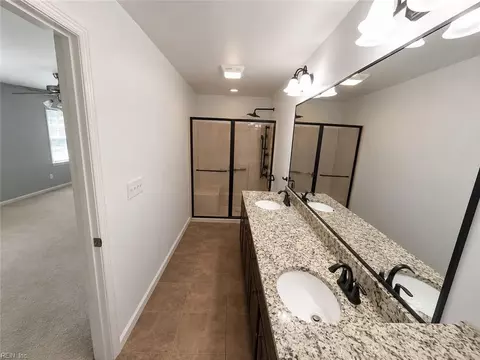 Bath - 72 Apollo Dr, Hampton, VA 23669 photo 2 of 6