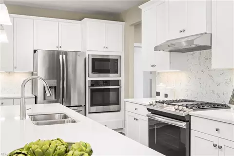 Kitchen - 208 Tinker St, Chesapeake, VA 23322 photo 1 of 10