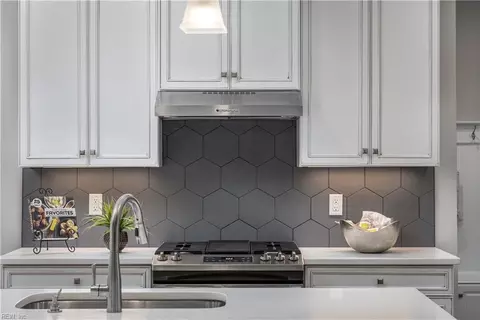 Kitchen - 208 Tinker St, Chesapeake, VA 23322 photo 3 of 10