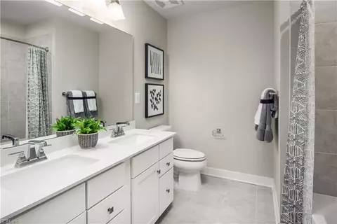 Bath - 208 Tinker St, Chesapeake, VA 23322 photo 1 of 1
