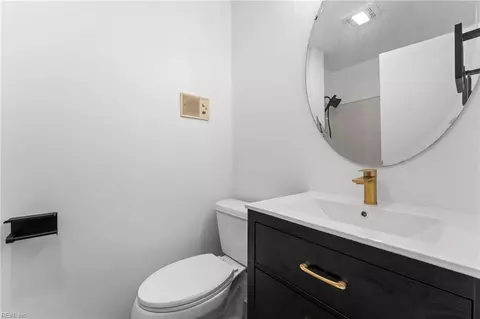 Bath - 105 Kove Dr, Hampton, VA 23669 photo 2 of 3