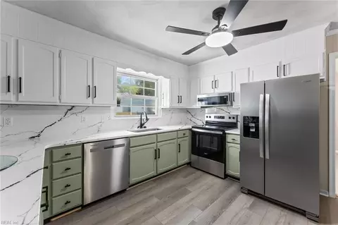 Kitchen - 105 Kove Dr, Hampton, VA 23669 photo 2 of 4
