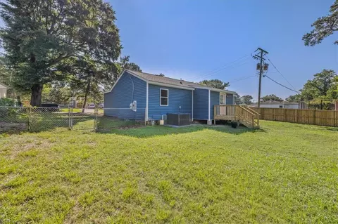 Exterior - 8231 Simons Dr, Norfolk, VA 23505 photo 3 of 4