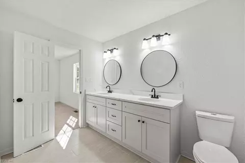 Bath - 8231 Simons Dr, Norfolk, VA 23505 photo 1 of 2