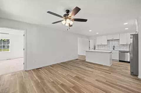 Living - 8231 Simons Dr, Norfolk, VA 23505 photo 2 of 3