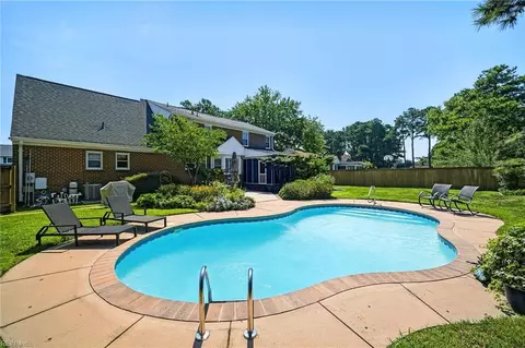 Exterior - 2047 Ames Cir N Cir, Chesapeake, VA 23321 photo 8 of 12