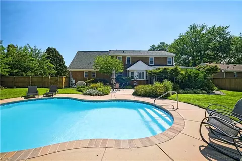 Exterior - 2047 Ames Cir N Cir, Chesapeake, VA 23321 photo 6 of 12