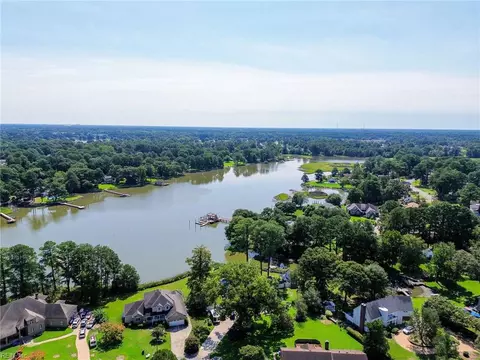View/Area - 2047 Ames Cir N Cir, Chesapeake, VA 23321 photo 5 of 7
