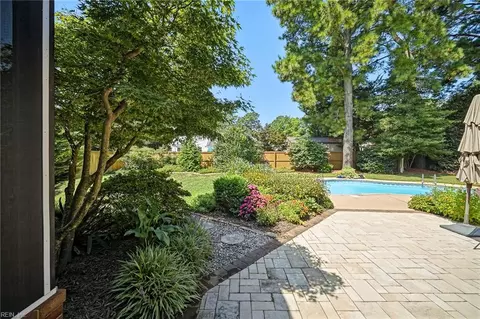 Exterior - 2047 Ames Cir N Cir, Chesapeake, VA 23321 photo 9 of 12
