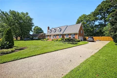 Exterior - 2047 Ames Cir N Cir, Chesapeake, VA 23321 photo 12 of 12
