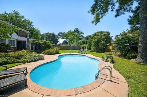 Exterior - 2047 Ames Cir N Cir, Chesapeake, VA 23321 photo 7 of 12