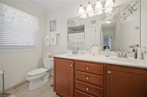 Bath - 2047 Ames Cir N Cir, Chesapeake, VA 23321 photo 1 of 4