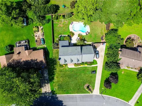 View/Area - 2047 Ames Cir N Cir, Chesapeake, VA 23321 photo 6 of 7
