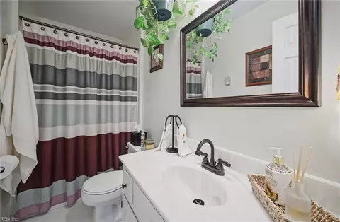 Bath - 2047 Ames Cir N Cir, Chesapeake, VA 23321 photo 3 of 4