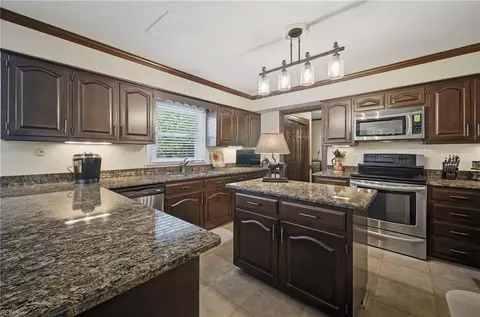 Kitchen - 2047 Ames Cir N Cir, Chesapeake, VA 23321 photo 3 of 3