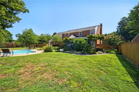 Exterior - 2047 Ames Cir N Cir, Chesapeake, VA 23321 photo 11 of 12