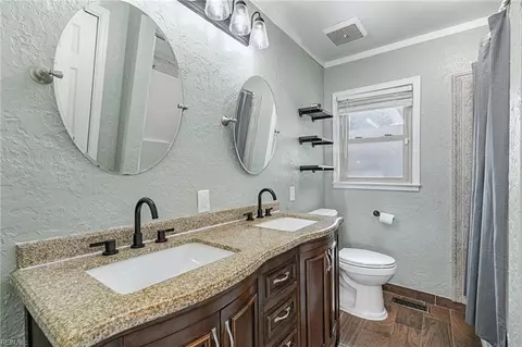 Bath - 316 Londonshire Ter, Hampton, VA 23666 photo 1 of 2