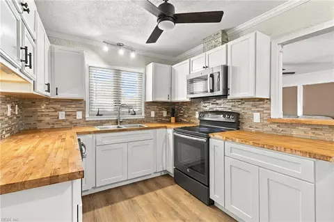 Kitchen - 316 Londonshire Ter, Hampton, VA 23666 photo 2 of 3