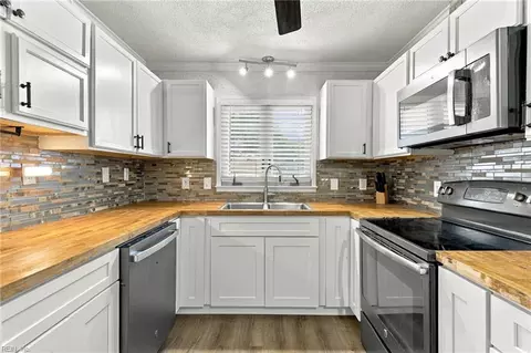 Kitchen - 316 Londonshire Ter, Hampton, VA 23666 photo 1 of 3