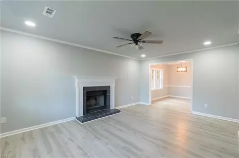 Living - 219 Loch Cir #CIR, Hampton, VA 23669 photo 3 of 4