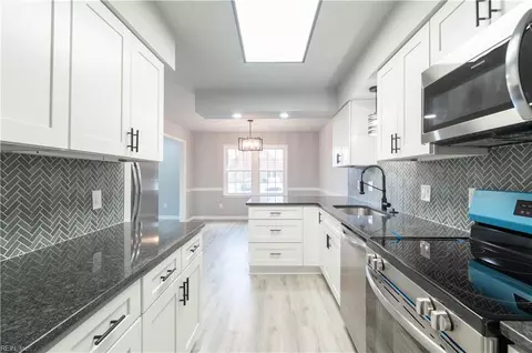 Entry Way - 219 Loch Cir #CIR, Hampton, VA 23669 photo 1 of 1