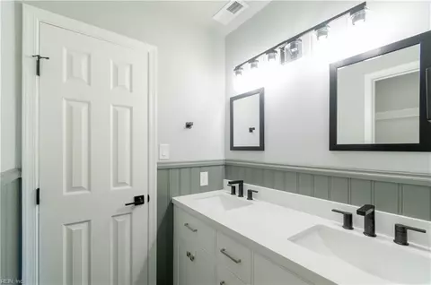 Bath - 219 Loch Cir #CIR, Hampton, VA 23669 photo 3 of 4