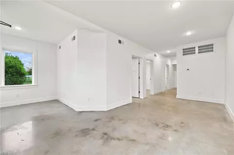 Living - 112 Buckroe Ave, Hampton, VA 23664 photo 2 of 3