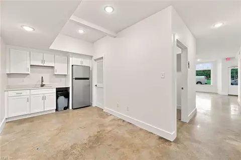 Entry Way - 112 Buckroe Ave, Hampton, VA 23664 photo 1 of 2