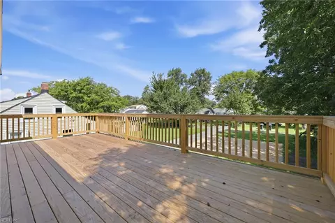 Exterior - 112 Buckroe Ave, Hampton, VA 23664 photo 4 of 5