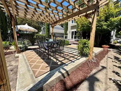 Exterior - 119 Linden Avenue Ave, Hampton, VA 23669 photo 3 of 5