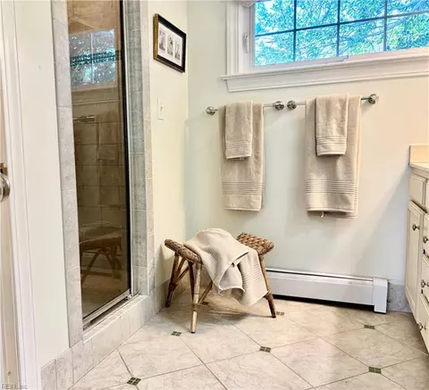 Bath - 119 Linden Avenue Ave, Hampton, VA 23669 photo 3 of 3
