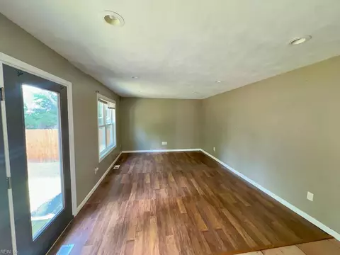 Living - 1324 Milton St, Norfolk, VA 23505 photo 6 of 9