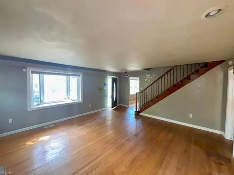 Living - 1324 Milton St, Norfolk, VA 23505 photo 2 of 9