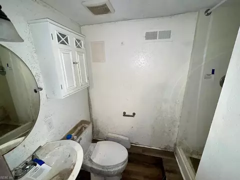 Bath - 1324 Milton St, Norfolk, VA 23505 photo 3 of 3