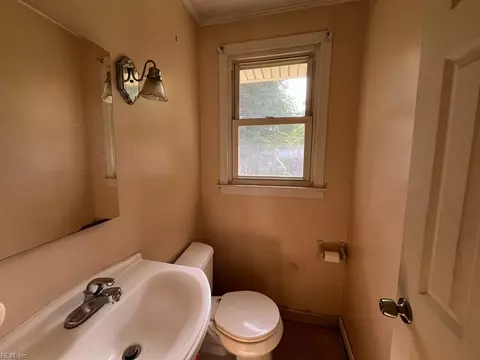 Bath - 6325 Colgate Ave, Norfolk, VA 23518 photo 1 of 2