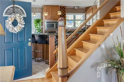Entry Way - 3 Thimble Shoals Ct, Hampton, VA 23664 photo 2 of 3