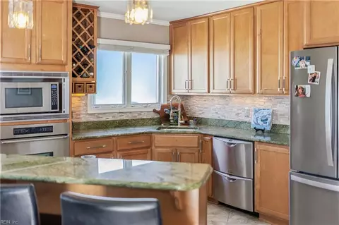 Kitchen - 3 Thimble Shoals Ct, Hampton, VA 23664 photo 4 of 7