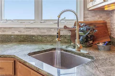 Kitchen - 3 Thimble Shoals Ct, Hampton, VA 23664 photo 5 of 7