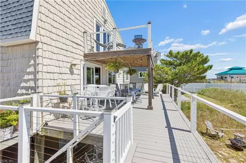 Exterior - 3 Thimble Shoals Ct, Hampton, VA 23664 photo 3 of 8