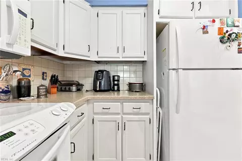 Kitchen - 1300 E Ocean View Ave #D, Norfolk, VA 23503 photo 2 of 3