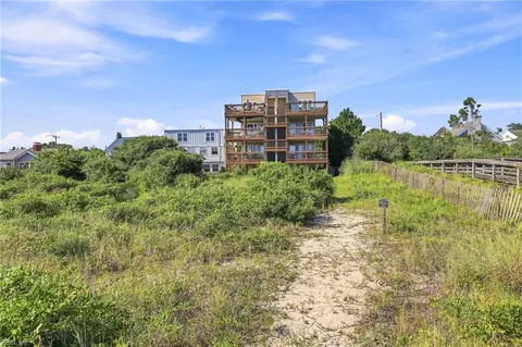 Exterior - 1300 E Ocean View Ave #D, Norfolk, VA 23503 photo 5 of 11