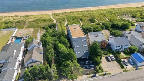 View/Area - 1300 E Ocean View Ave #D, Norfolk, VA 23503 photo 3 of 17