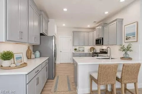 Kitchen - 2114 Edwin Dr, Chesapeake, VA 23322 photo 2 of 5