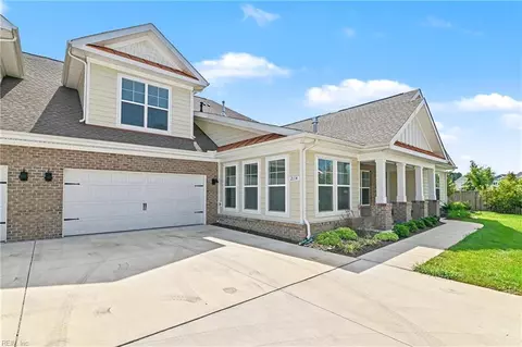 Exterior - 2114 Edwin Dr, Chesapeake, VA 23322 photo 2 of 5