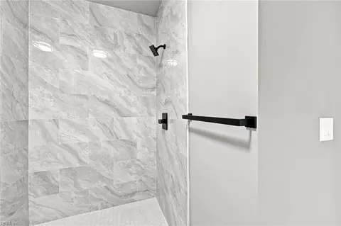 Bath - 24 Langston Blvd #A, Hampton, VA 23666 photo 6 of 8