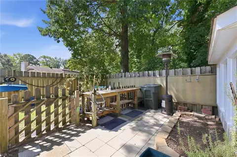 Exterior - 1050 Windjammer Dr, Hampton, VA 23669 photo 11 of 16