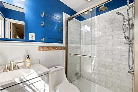 Bath - 1050 Windjammer Dr, Hampton, VA 23669 photo 1 of 3