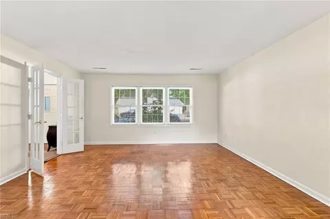 Living - 1050 Windjammer Dr, Hampton, VA 23669 photo 4 of 6