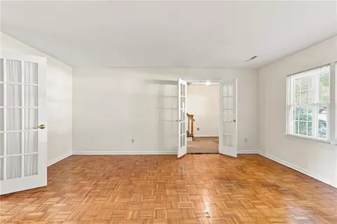 Living - 1050 Windjammer Dr, Hampton, VA 23669 photo 2 of 6