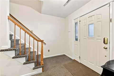 Entry Way - 1050 Windjammer Dr, Hampton, VA 23669 photo 2 of 2